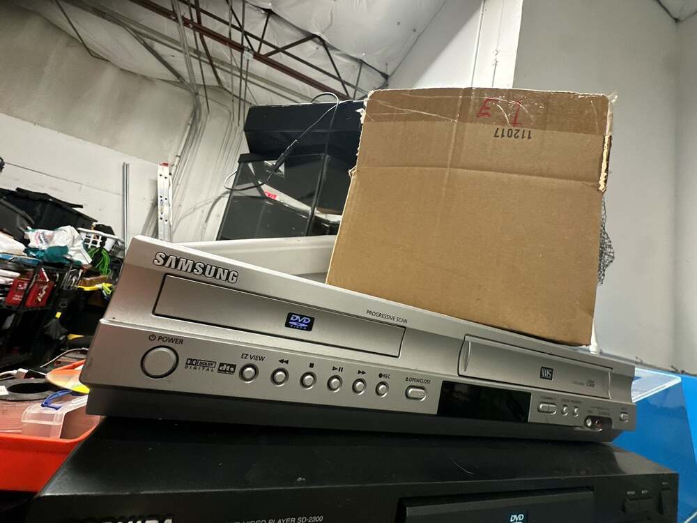 Samsung DVD-V4600 DVD/VCR Combo Player